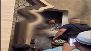 هندوسية تقتحم مسجدا خلال صلاة العيد في الولايات المتحدة (فيديو)