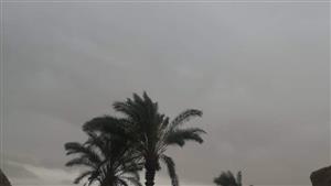 الطقس الآن.. غطاء سحابي وأمطار رعدية ورياح وأتربة