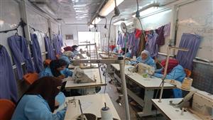  العمل :تدريب فتيات المنيا على التفصيل والخياطة 