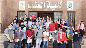 لشراء سرير في مستشفى الجامعة.. طلاب "طب جنوب الوادي" يتبرعون بقيمة حفل التخرج