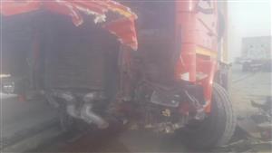 "جثامين محشورة ورعب سكن القلوب".. اللقطات الأولى لحادث طريق الكريمات المروع