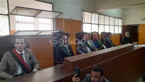 جريمة الزوجة والعشيق.. انسحاب دفاع المتهمة بقتل زوجها أمام محكمة جنايات كفر الشيخ - صور