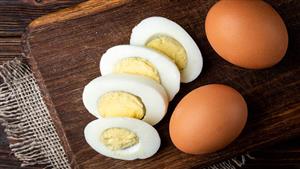 كيف تفرق بين البيض الفاسد والطازج؟