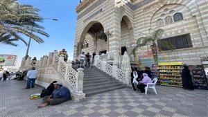 بالصور| أحمد فلوكس يصل جنازة مصطفى درويش 