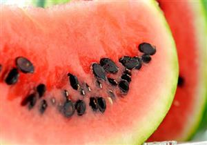 بلع بذور البطيخ- خبيرة تغذية تحذر: تسبب هذا المرض