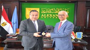 رئيس جامعة الإسكندرية: تقديم كافة الخدمات والتسهيلات للطلاب الكويتيين - صور