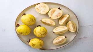 هذا ما يحدث لجسمك عند تناول ثمرة من الجوافة يوميا