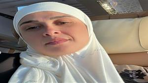  ياسمين عبدالعزيز ترتدي الحجاب وتسافر السعودي لأداء العمرة (فيديو)