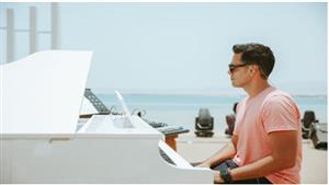 هشام خرما يفتتح بموسيقاه البطولة العالمية لألعاب الماء 