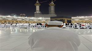 شيخ الأزهر في صحن الحرم المكي بعد أداء العمرة - صورة