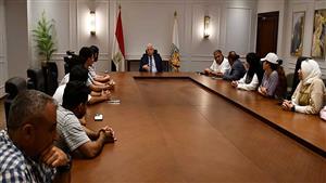 محافظ جنوب سيناء يناقش سبل الاستدامة للمشاريع مع طلاب "هندسة الملك سلمان"