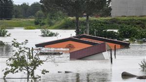 فيضانات إيطاليا تقتل 13 شخصا وتشرد الآلاف وتتسبب في أضرار ضخمة