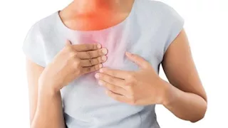 ما أسباب وأعراض وعلاج الارتجاع المريئي الحنجري؟