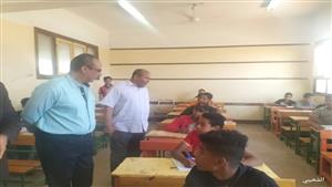 حاولوا تصوير أسئلة الدراسات.. تحريز 8 هواتف آخر أيام امتحانات الإعدادية بسوهاج- صور