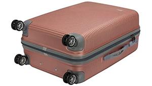 أسعار شنط السفر لو رايح مصيف.. تبدأ من 600 جنيها