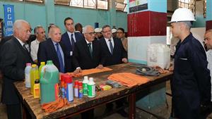 وزير التعليم يتفقد الامتحانات العملية والمعملية والتقييم النهائي للدبلومات الفنية