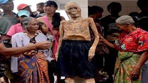 "بيخرجوا الموتى يتصوروا معاهم".. حكاية قرية تحيي ذكرى موتاها بأغرب الطرق