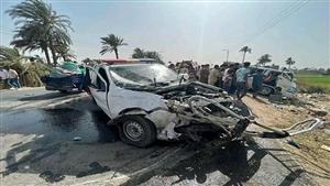 9 مصابين في حادث تصادم سيارتي ميكروباص ونقل بأسيوط - صور