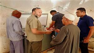 غلق وتشميع محل جزارة وإزالة تعديات في أسوان - صور