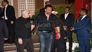 السقا وكريم فهمي ومصطفى شعبان.. أبرز الفنانين في عزاء مصطفي درويش