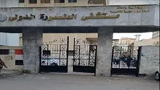 سائق متهور يصطدم بـ4 اشخاص أمام البنك الأهلى فى المنصورة