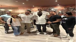 أشرف عبدالباقي يمازح جمهوره: ده مش فوتوشوب