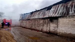 حريق هائل داخل مخزن كرتون في أبو النمرس.. والدفع بـ4 سيارات إطفاء