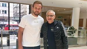   بصورة مع هاري كين.. أحمد السبكي يروج لفيلم "مستر إكس"