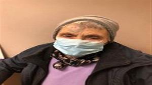 رجل إطفاء يعتدي على امرأة مسنة بالضرب في أمريكا