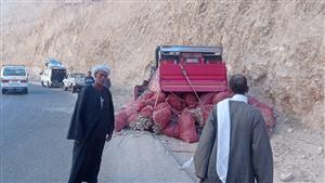 انقلاب سيارة كسح مياه أعلى الإقليمي.. وإصابة 3 أشخاص
