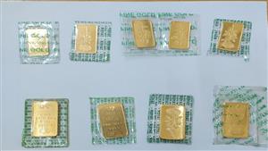 إحباط محاولة تهريب 12 سبيكة ذهبية مع راكبين بمطار القاهرة