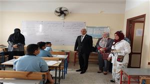 في ثاني أيام الامتحانات.. مدير تعليم القاهرة يتفقد اللجان.. وتحذير مهم من اصطحاب الهواتف