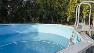 قبل السباحة.. طبيب يقدم نصائح لتجنب التشنجات العضلية