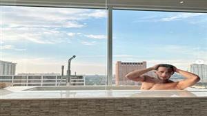 في "حمام السباحة".. محمد رمضان في أحدث ظهور له من إجازته الصيفية