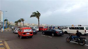 أمطار وغيوم ورياح في عز الحر.. فصول السنة الأربعة في الإسكندرية (فيديو وصور)