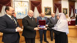 تأشيرات حج الجمعيات الأهلية.. محافظ القاهرة يسلمها للفائزين قبل سفرهم