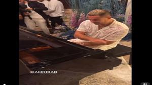 عمرو دياب يحتفل بافتتاح مشروعه الجديد.. وعمر السعيد: مبروك لأخويا وحبيبي "الهضبة"