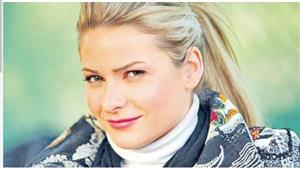 بإكسسوارات غريبة ولوك جذاب.. باميلا الكيك في رامز جاب من الآخر