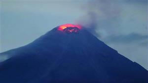 بسبب ثوران بركاني.. إيطاليا تعلن تعليق الرحلات بجزيرة صقلية (فيديو)