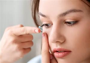 أضرار ارتداء العدسات اللاصقة في الصيف- ماذا تفعل بالعين؟