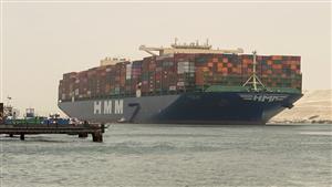 الفريق ربيع: عبور 67 سفينة بالقناة.. وتدابير للتعامل مع سوء الأحوال الجوية