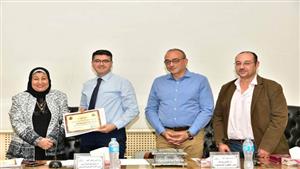 مستشفيات جامعة عين شمس تكرم مديري المستشفيات ورؤساء وأعضاء فرق التمريض المتميزة
