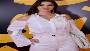 بوسي ترتدي فستانا بريش ونور اللبنانية بالأبيض.. 10 لقطات لنجوم الفن في 24 ساعة