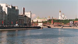 روسيا تعلن تعليق مؤقت للملاحة في نهر موسكفا بموسكو