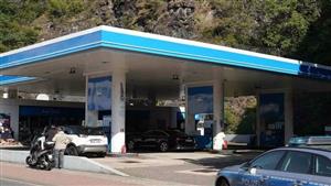 أغرب من الخيال.. موظف بمحطة وقود يطلب من شخص سرقته لسبب غير متوقع