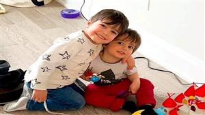 طفل عمره 4 سنوات يتسلل إلى غرفة شقيقه في منتصف الليل.. والسبب غير متوقع (فيديو)