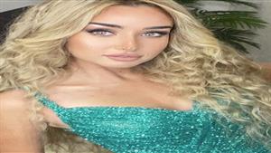 هنا الزاهد بـ"جمبسوت" أبيض في أحدث ظهور والجمهور يعلق (فيديو)