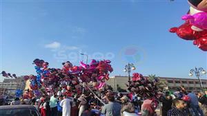  احتفالات العيد في البحيرة .. الآلاف خرجوا للميادين والمساجد تمطر بالبالونات - صور
