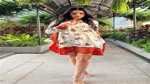 درة بـ الأبيض في شوارع تايلاند والجمهور يغازلها (صور)