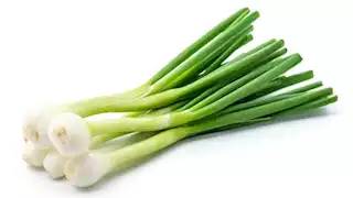 كيف يعزز البصل الأخضرالمناعة والقلب؟